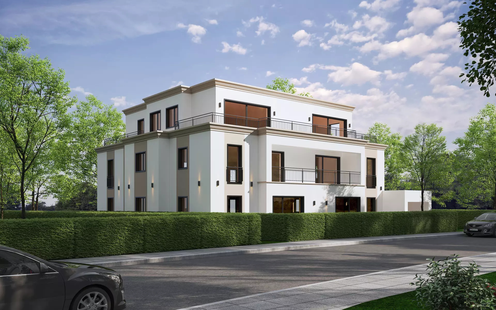 Neusatzerstraße – modernes Mehrfamilienhaus mit heller Fassade, Staffelgeschoss und umlaufenden Balkonen; Straßenansicht hinter Hecke